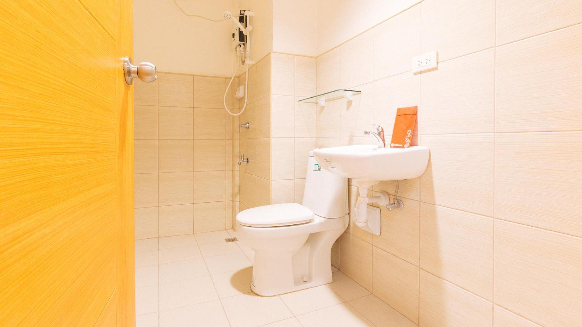 Paranaque City Reddoorz Plus At Alpina Heights Paranaque מראה חיצוני תמונה