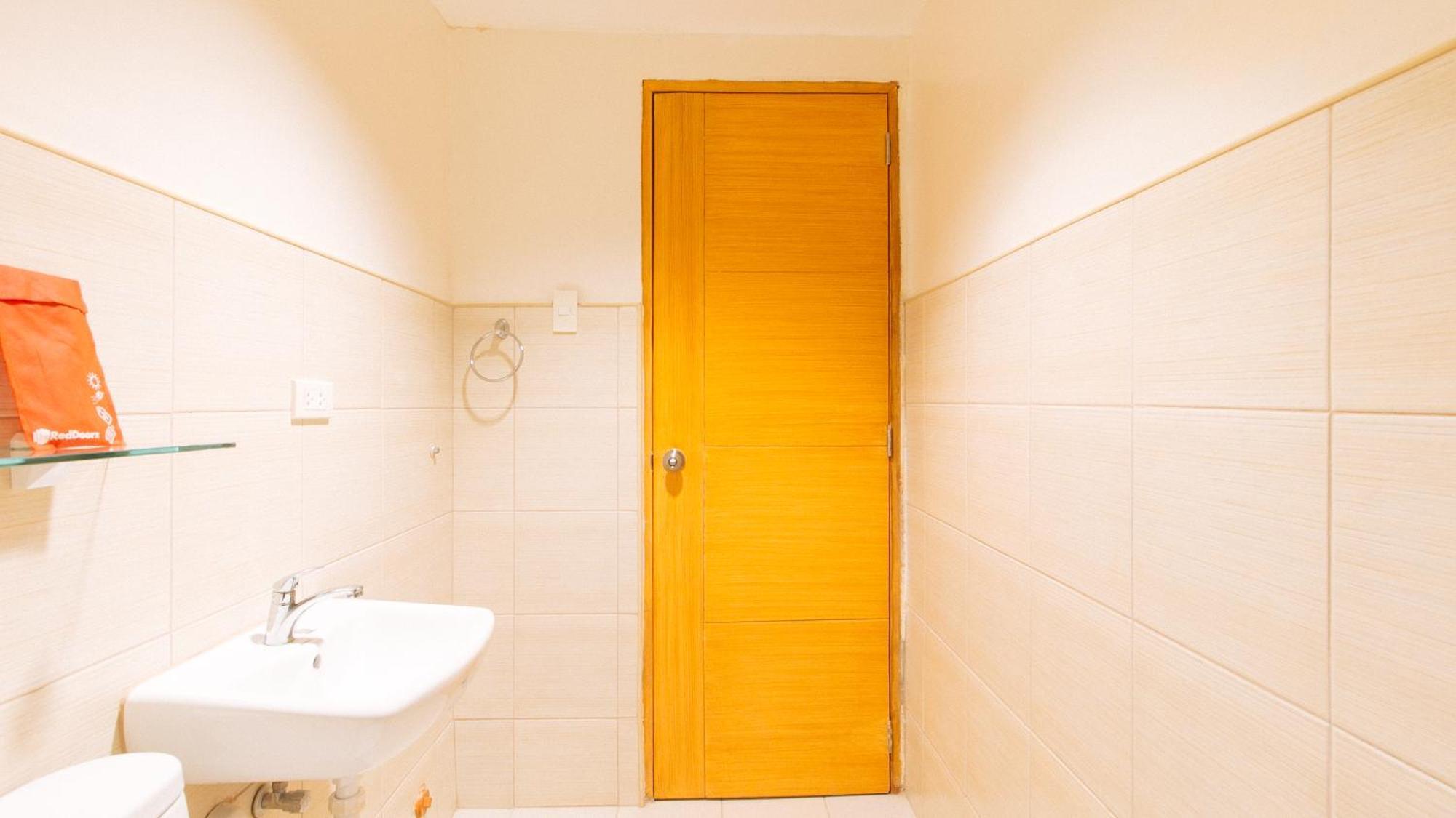 Paranaque City Reddoorz Plus At Alpina Heights Paranaque מראה חיצוני תמונה