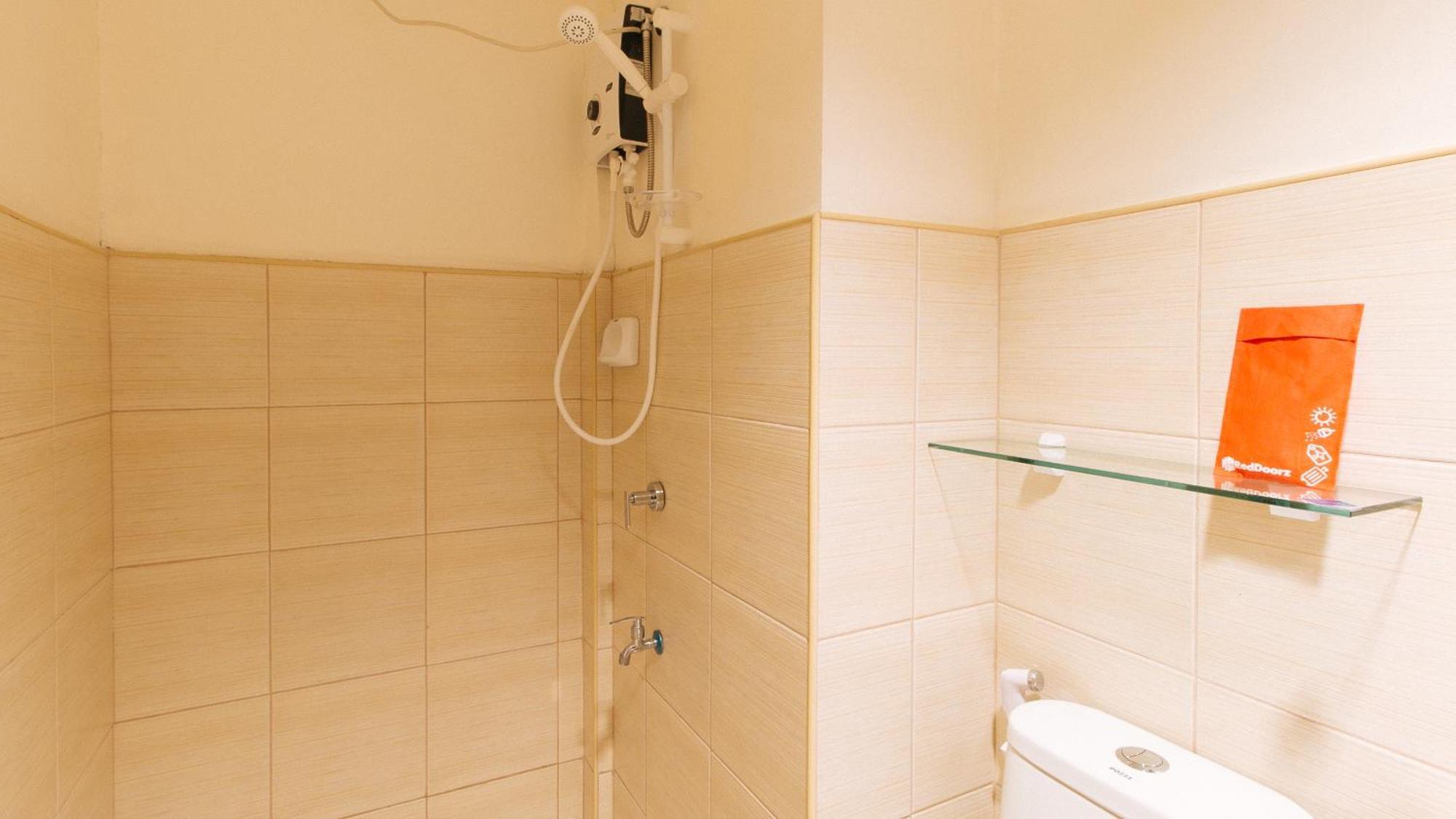 Paranaque City Reddoorz Plus At Alpina Heights Paranaque מראה חיצוני תמונה