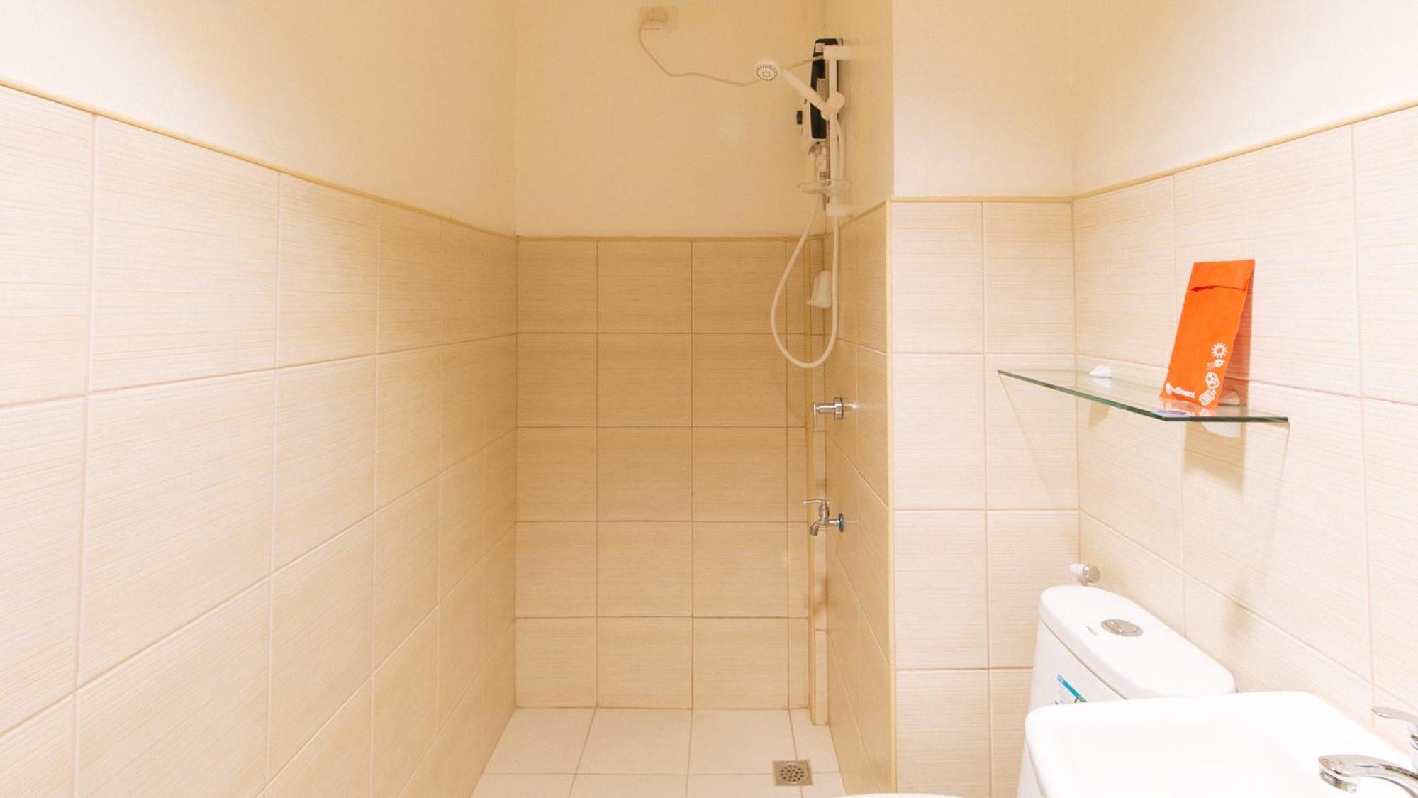 Paranaque City Reddoorz Plus At Alpina Heights Paranaque מראה חיצוני תמונה