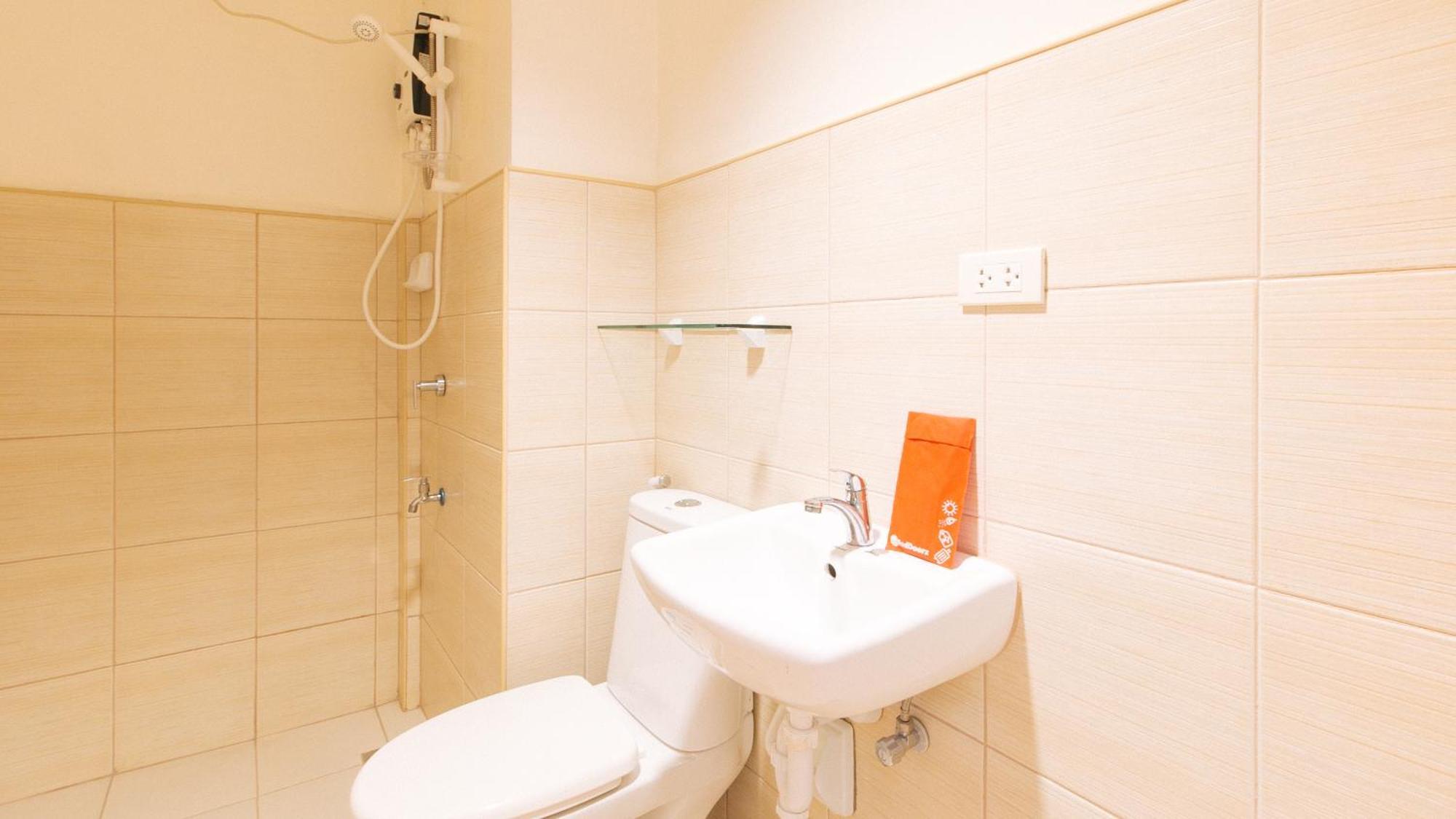 Paranaque City Reddoorz Plus At Alpina Heights Paranaque מראה חיצוני תמונה