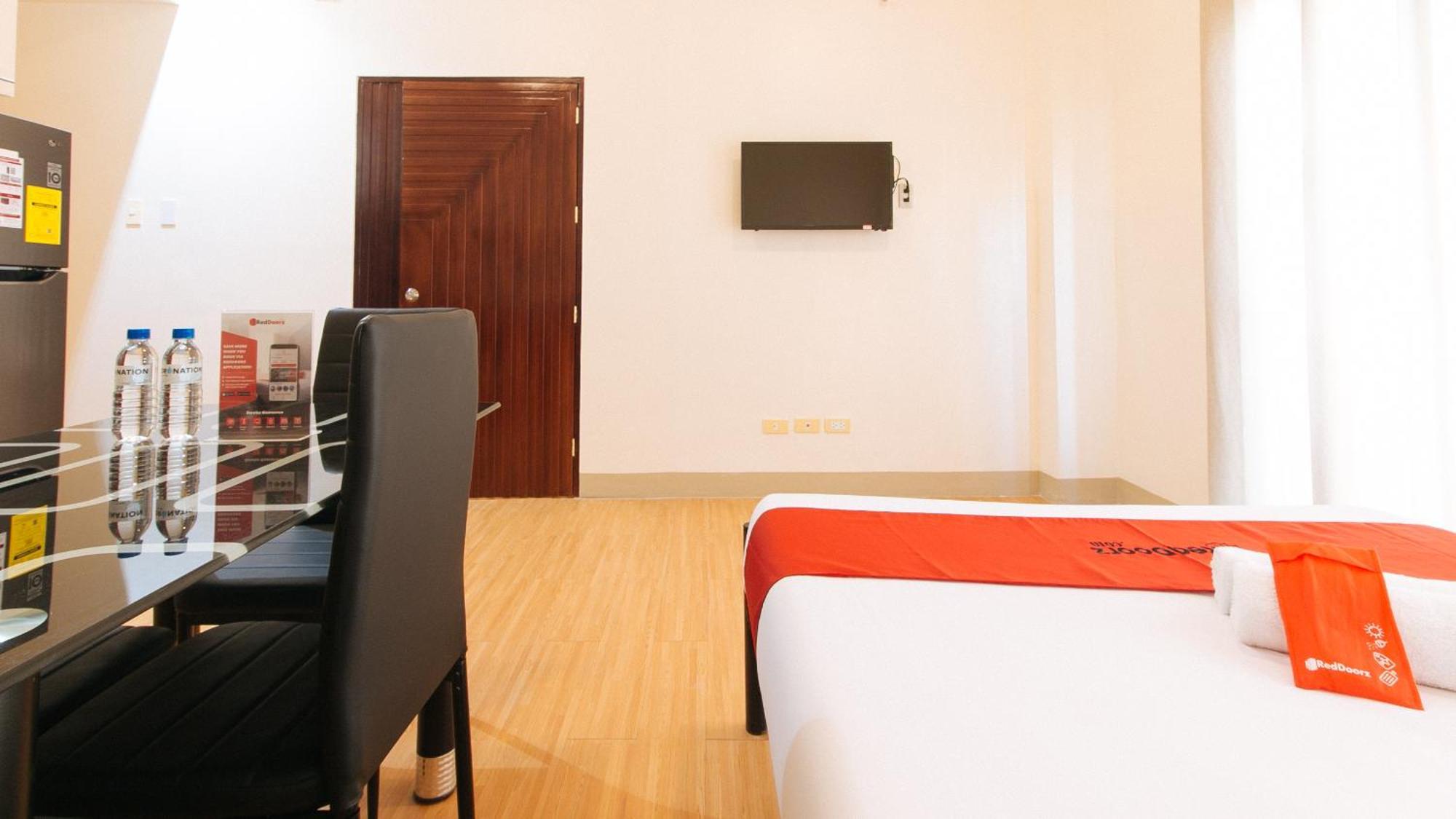 Paranaque City Reddoorz Plus At Alpina Heights Paranaque מראה חיצוני תמונה