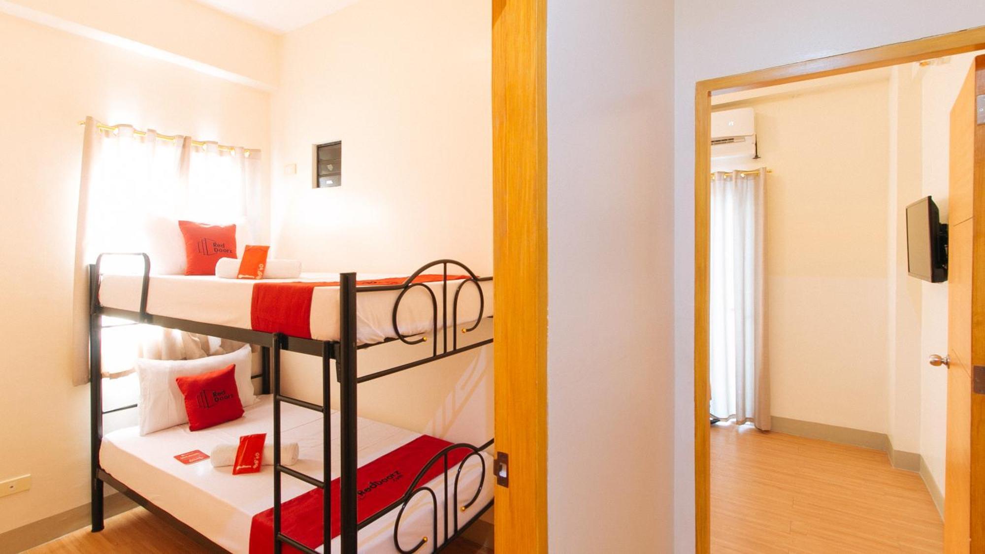 Paranaque City Reddoorz Plus At Alpina Heights Paranaque מראה חיצוני תמונה