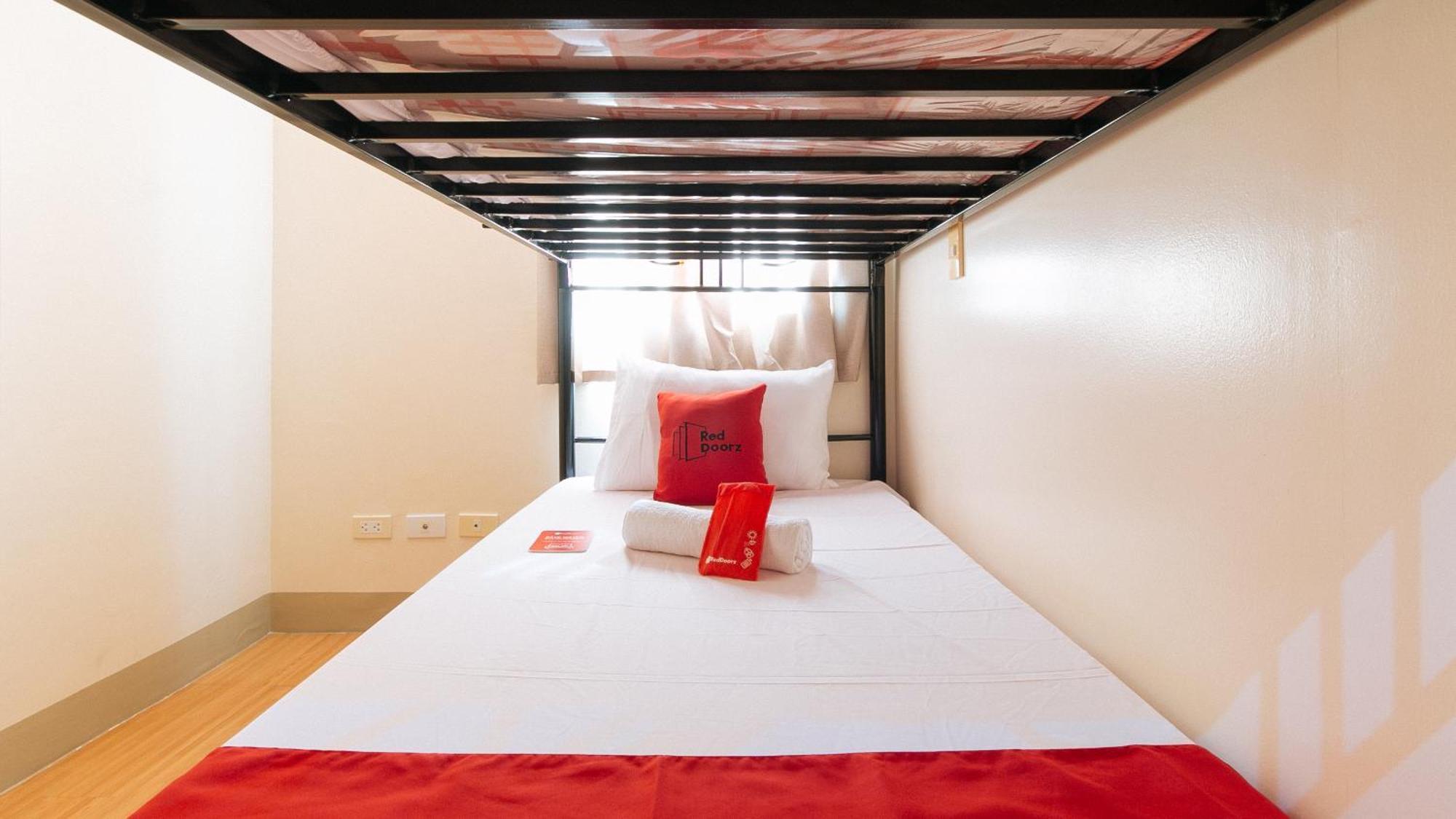 Paranaque City Reddoorz Plus At Alpina Heights Paranaque מראה חיצוני תמונה