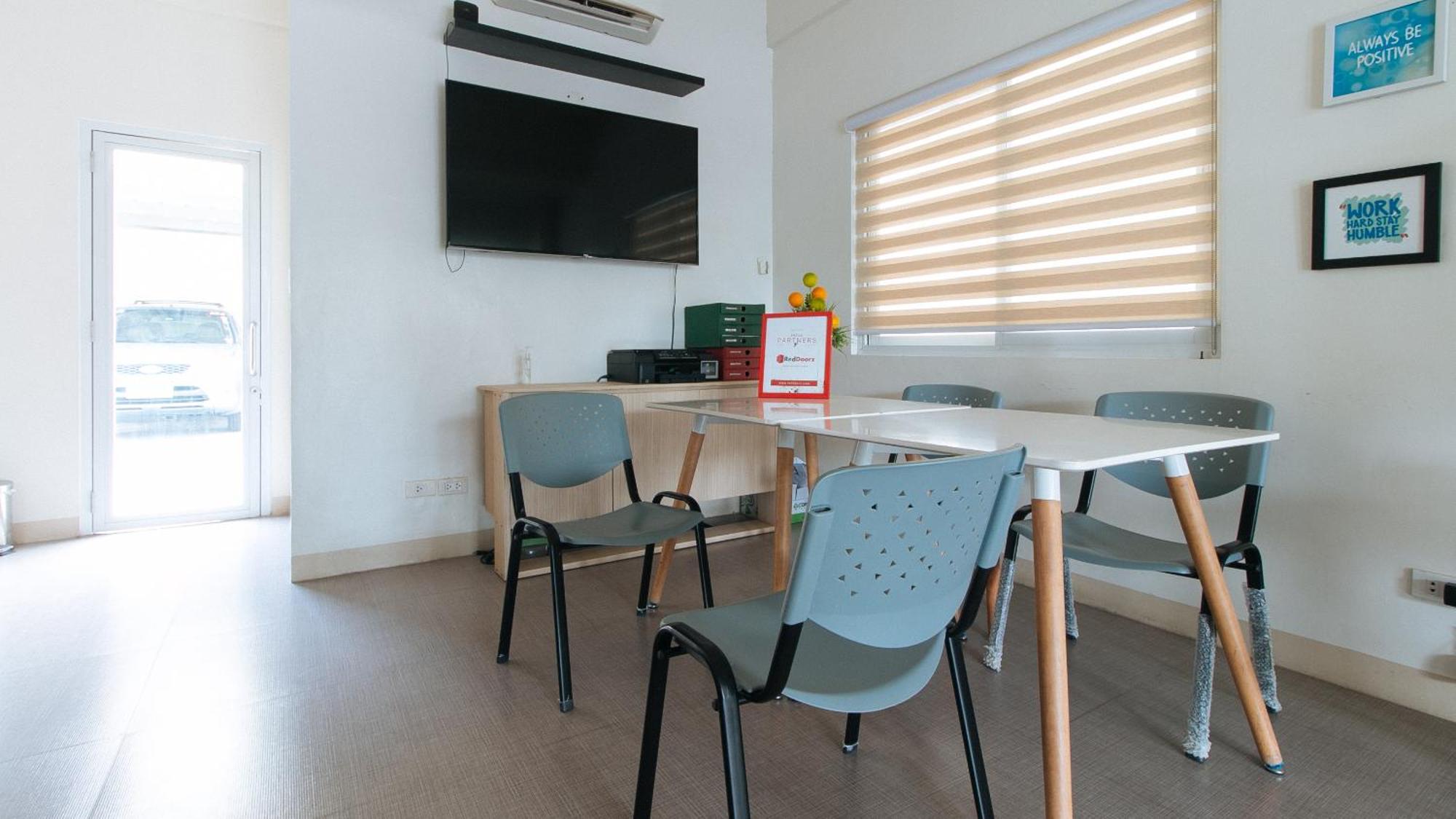 Paranaque City Reddoorz Plus At Alpina Heights Paranaque מראה חיצוני תמונה