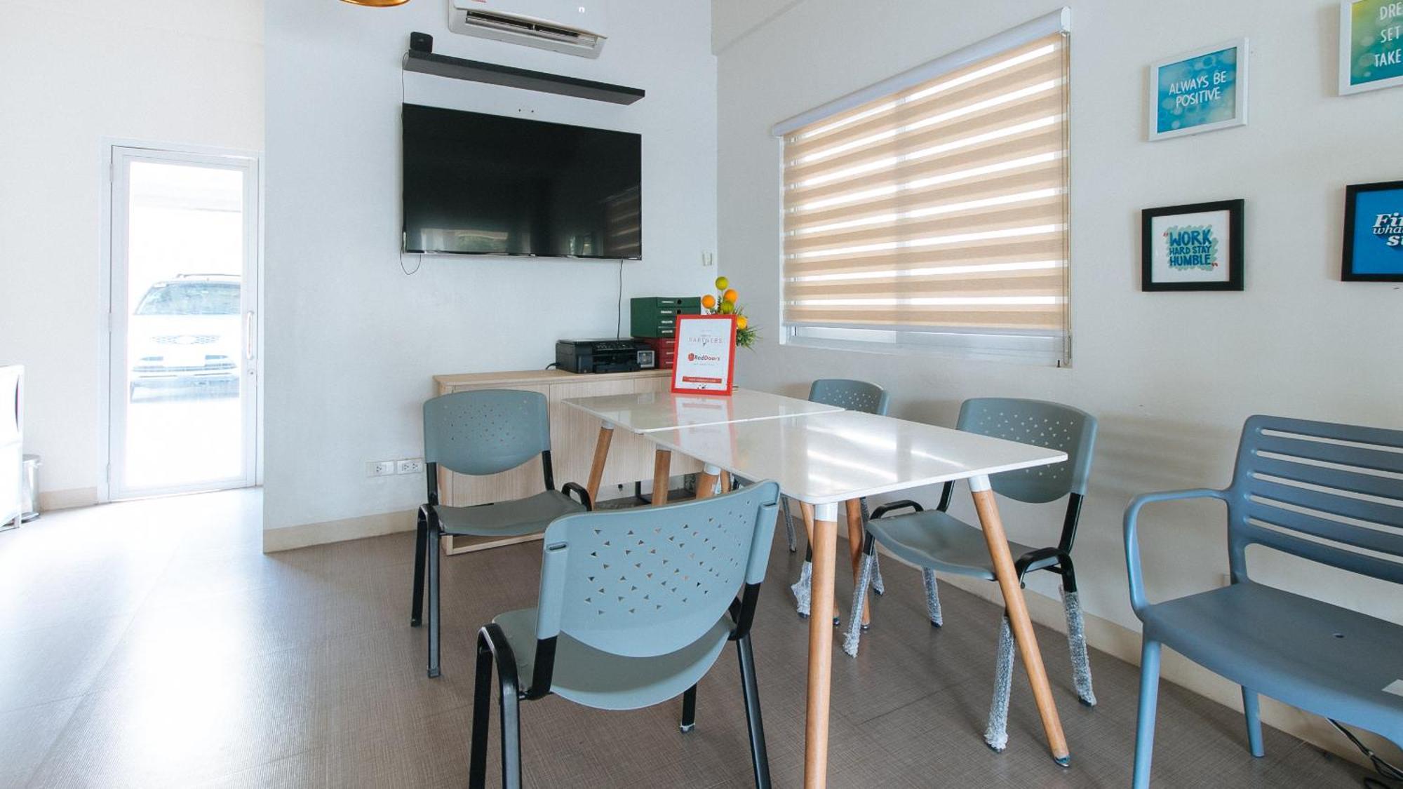 Paranaque City Reddoorz Plus At Alpina Heights Paranaque מראה חיצוני תמונה